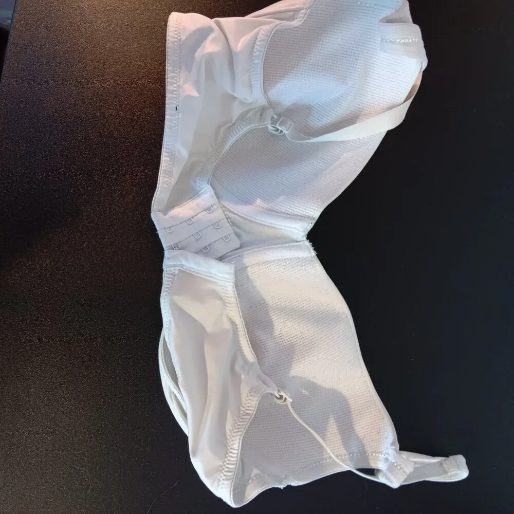 Women's BARELY BREEZIES WHITE 38D BRA